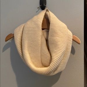 NWOT H&M Infinity Scarf